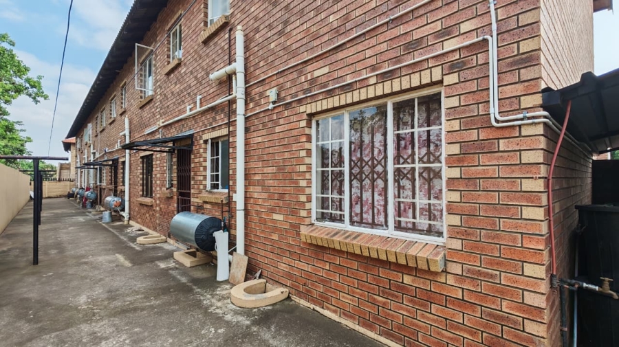 2 Bedroom Property for Sale in Rustenburg Central North West